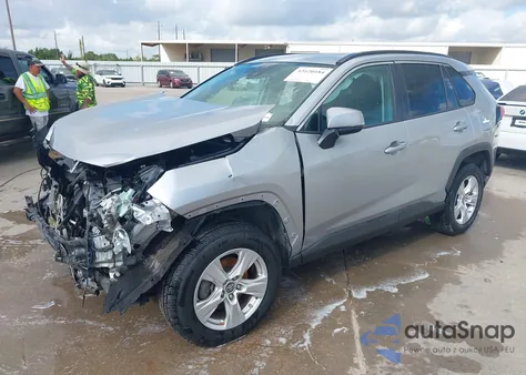 2019 Toyota Rav4 Xle z USA, uszkodzony, nr VIN 2T3W1RFV8KW004942